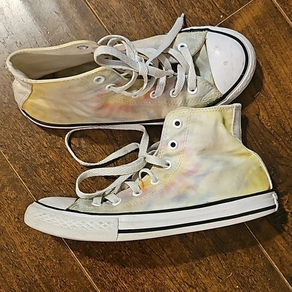 Converse - Kids SZ 3 Tye Dye High Top Shoes